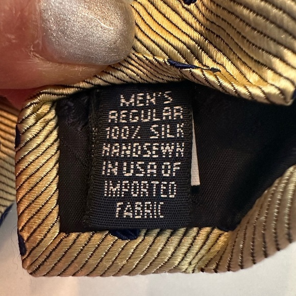 Men's LANDS END Silk Tie Necktie Light Yellow Small Blue Dots. Made In USA 59" - Picture 6 of 6